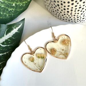 Cottagecore Baby’s Breath Real Dried Pressed Flowers Earrings Gold Hearts NEW
